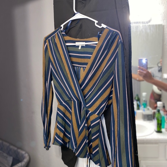 Medium sized shirt and US size 10 pants - Picture 3 of 4